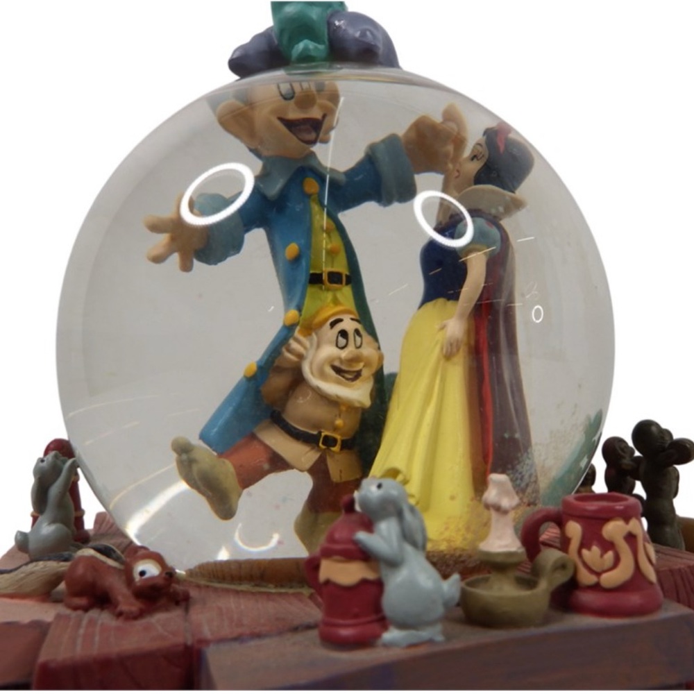 Disney SNOW WHITE SEVEN DWARFS Dwarves Snowglobe Globe Retired Rare Music WORKS
